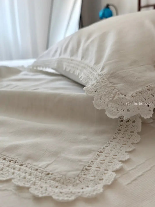 Federe in lino antico con monogramma RV e bordo all’uncinetto biancheria antica per la casa