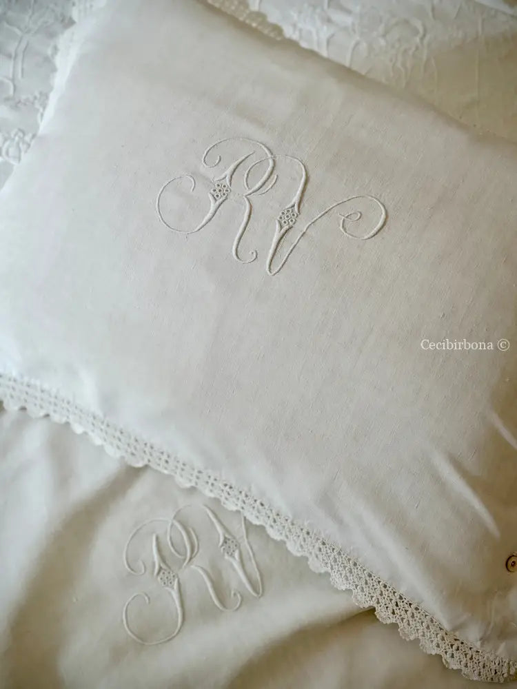 Federe in lino antico con monogramma RV e bordo all’uncinetto biancheria antica per la casa