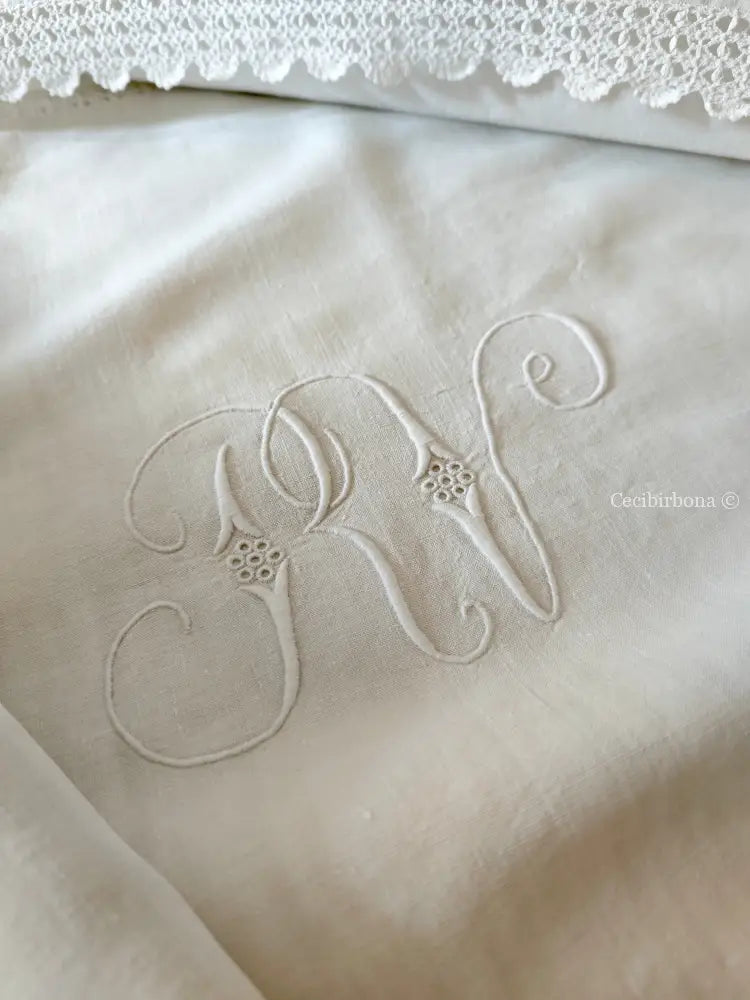 Federe in lino antico con monogramma RV e bordo all’uncinetto biancheria antica per la casa