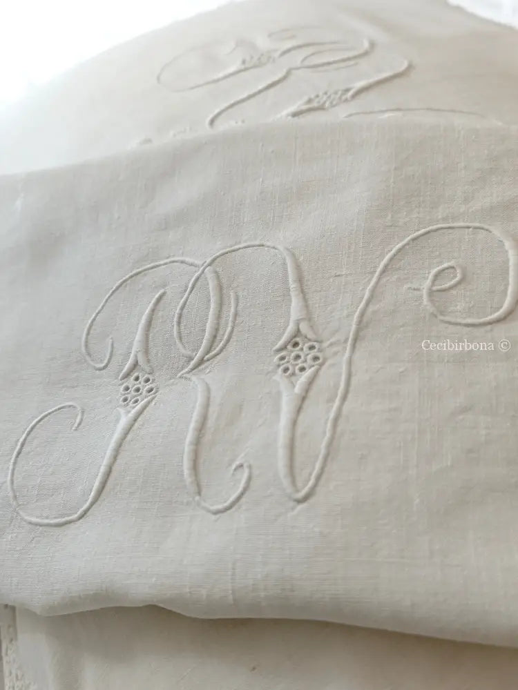 Federe in lino antico con monogramma RV e bordo all’uncinetto biancheria antica per la casa