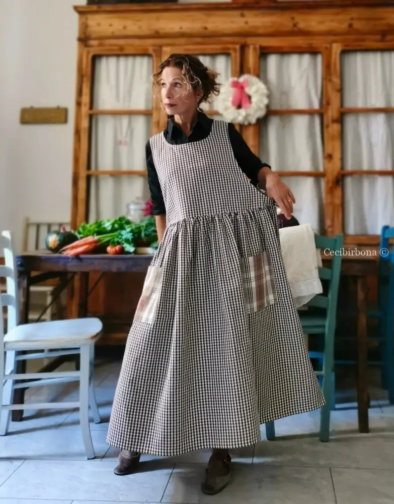 Grembiule a quadrettini marroni (Ref. 438) grembiule donna tessuti moderni