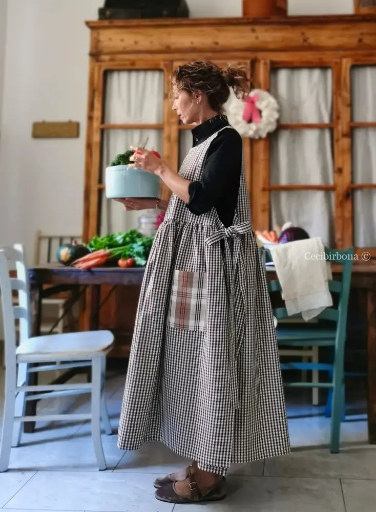 Grembiule a quadrettini marroni (Ref. 438) grembiule donna tessuti moderni