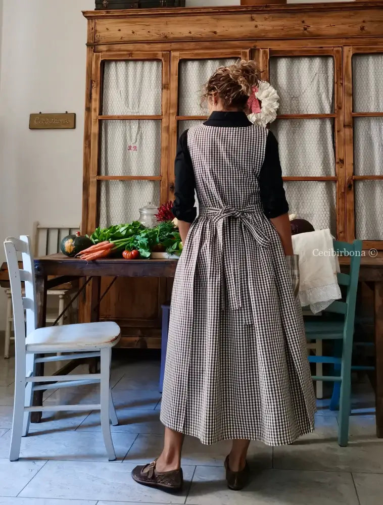 Grembiule a quadrettini marroni (Ref. 438) grembiule donna tessuti moderni