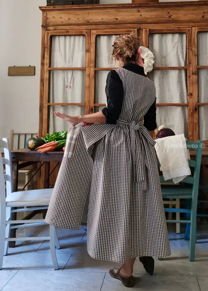 Grembiule a quadrettini marroni (Ref. 438) grembiule donna tessuti moderni