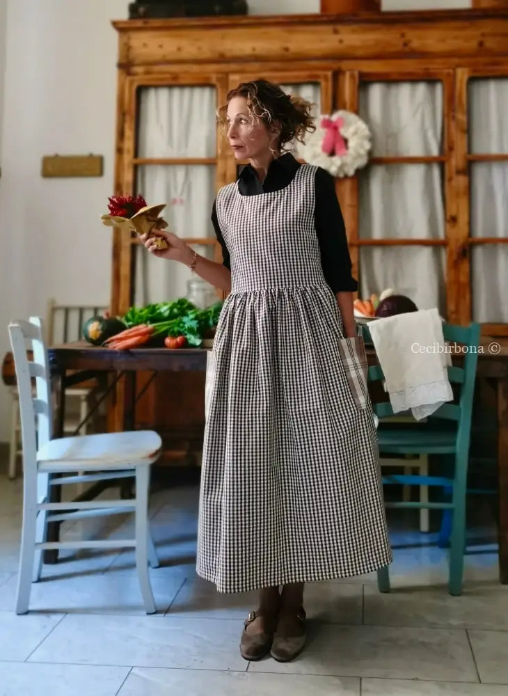 Grembiule a quadrettini marroni (Ref. 438) grembiule donna tessuti moderni