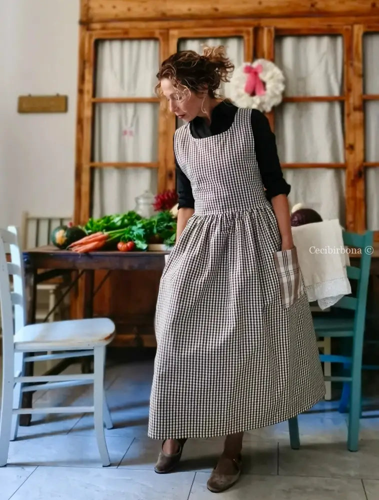 Grembiule a quadrettini marroni (Ref. 438) grembiule donna tessuti moderni