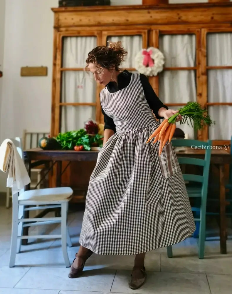 Grembiule a quadrettini marroni (Ref. 438) grembiule donna tessuti moderni