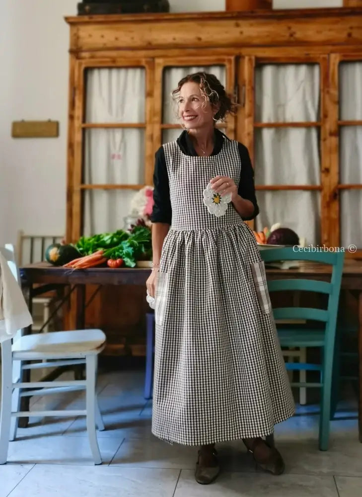 Grembiule a quadrettini marroni (Ref. 438) grembiule donna tessuti moderni