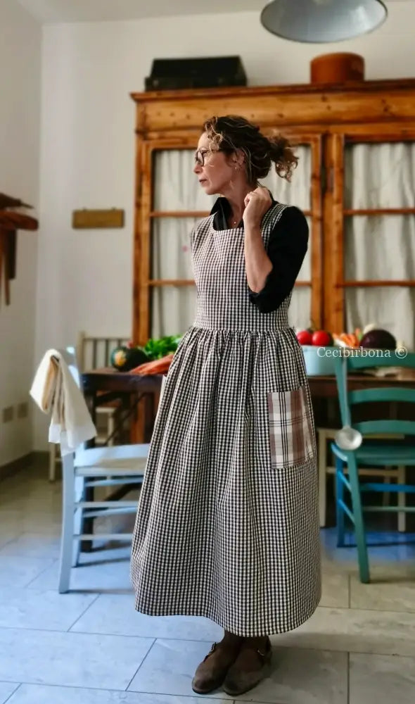 Grembiule a quadrettini marroni (Ref. 438) grembiule donna tessuti moderni
