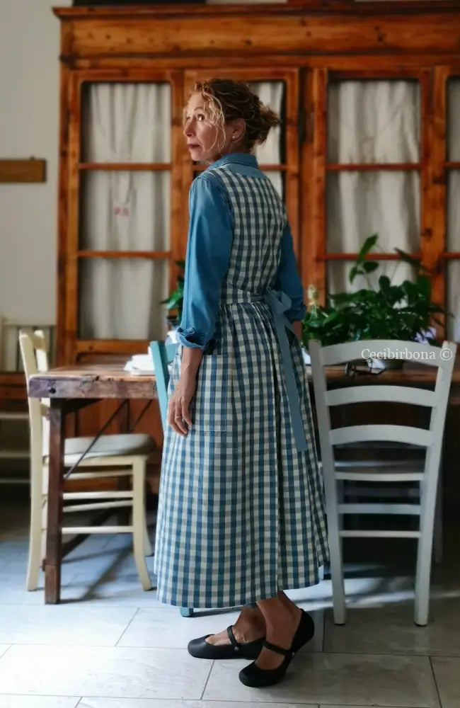 Grembiule a quadri azzurro polveroso (Ref. 398) grembiule donna tessuti moderni