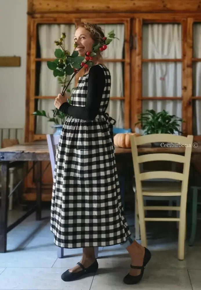 Grembiule a quadri neri e panna Grembiule donna moderno