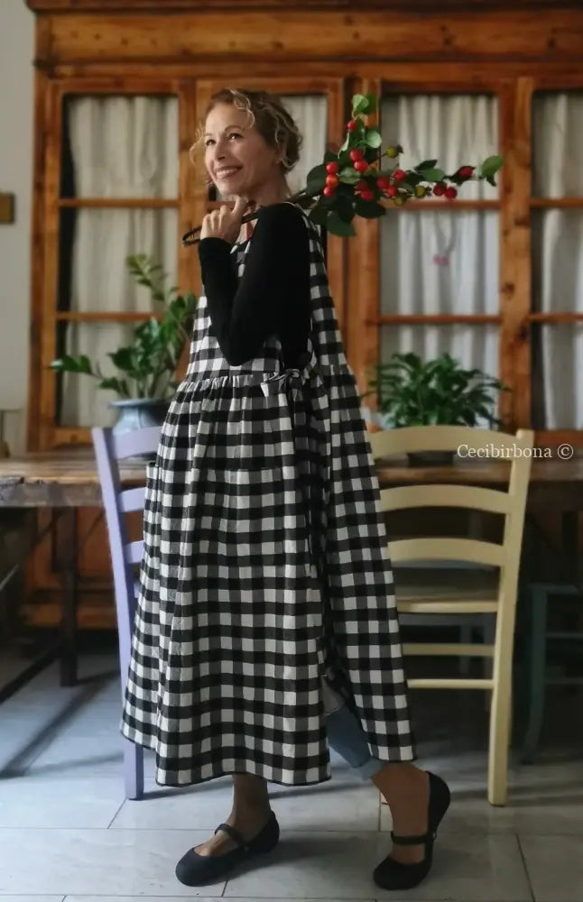 Grembiule a quadri neri e panna Grembiule donna moderno