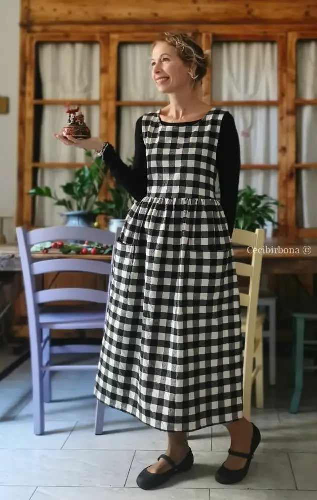 Grembiule a quadri neri e panna Grembiule donna moderno