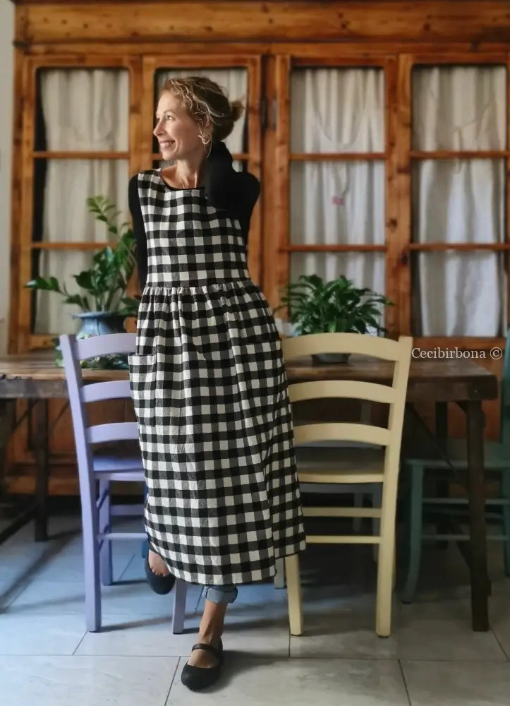 Grembiule a quadri neri e panna Grembiule donna moderno