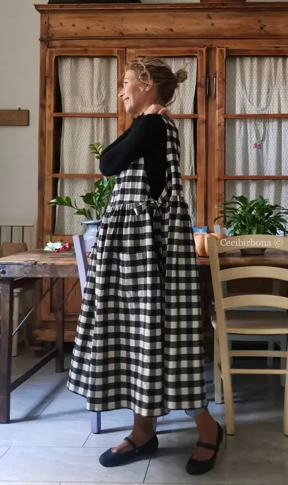 Grembiule a quadri neri e panna Grembiule donna moderno