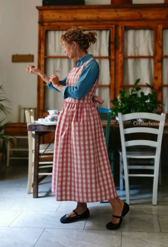 Grembiule a quadri rosa antico con fiori ricamati (Ref. 406) grembiule donna tessuti moderni