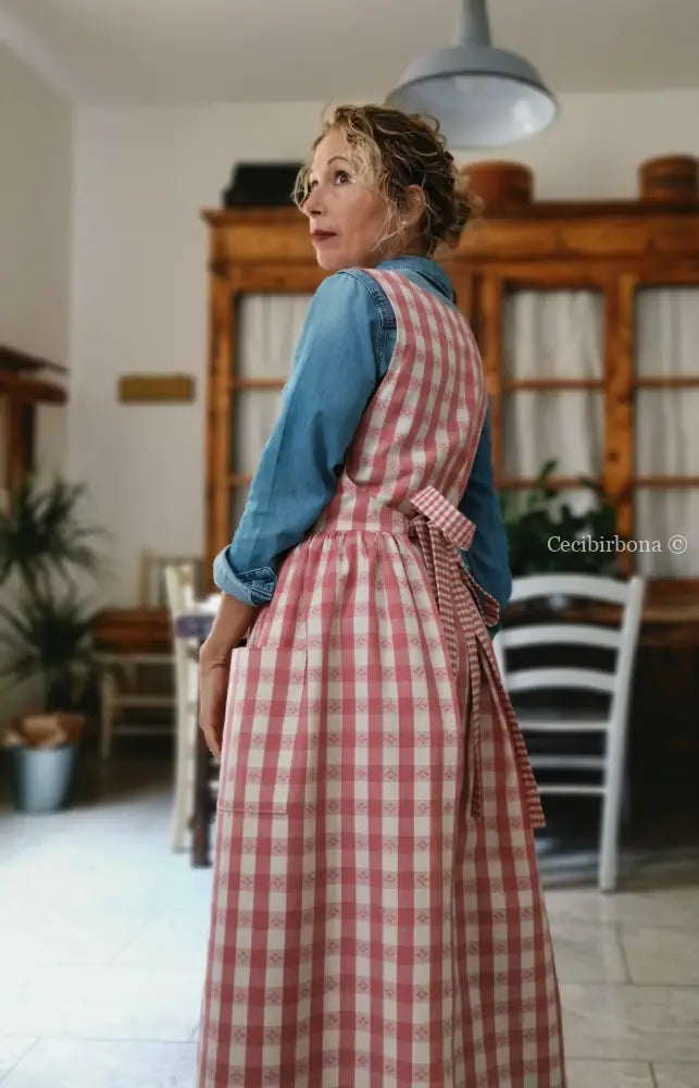 Grembiule a quadri rosa antico con fiori ricamati (Ref. 406) grembiule donna tessuti moderni