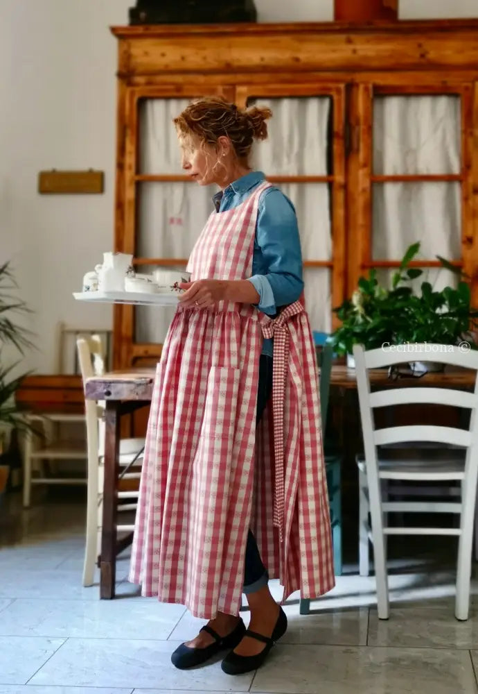 Grembiule a quadri rosa antico con fiori ricamati (Ref. 406) grembiule donna tessuti moderni