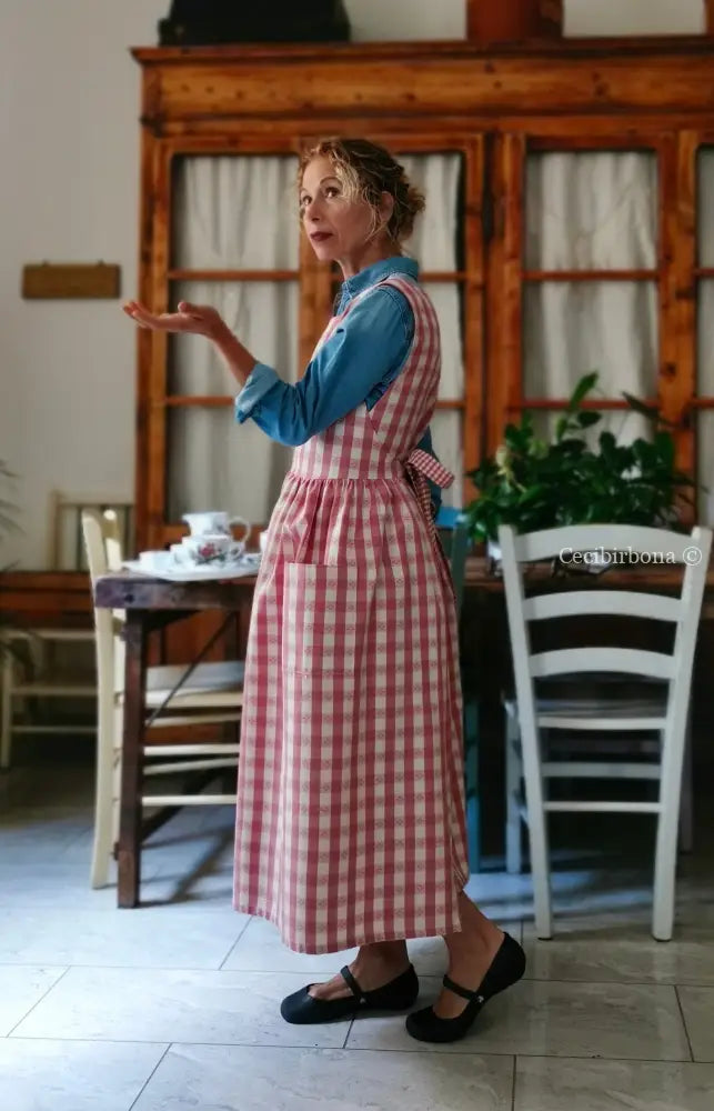 Grembiule a quadri rosa antico con fiori ricamati (Ref. 406) grembiule donna tessuti moderni