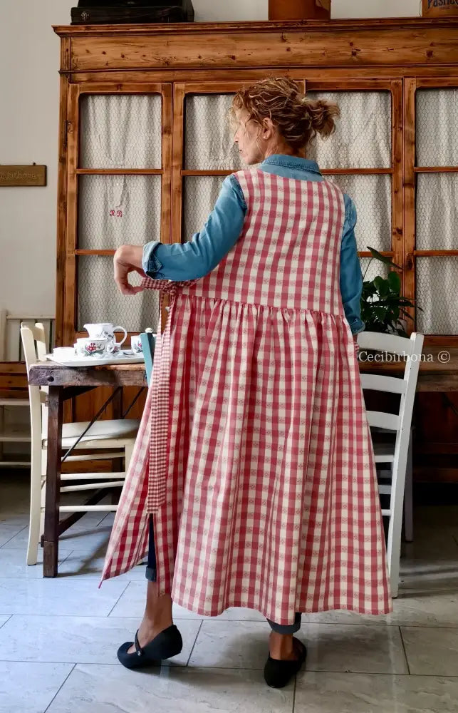 Grembiule a quadri rosa antico con fiori ricamati (Ref. 406) grembiule donna tessuti moderni