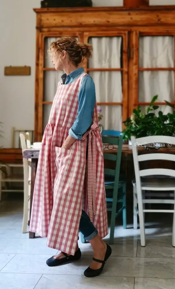 Grembiule a quadri rosa antico con fiori ricamati (Ref. 406) grembiule donna tessuti moderni