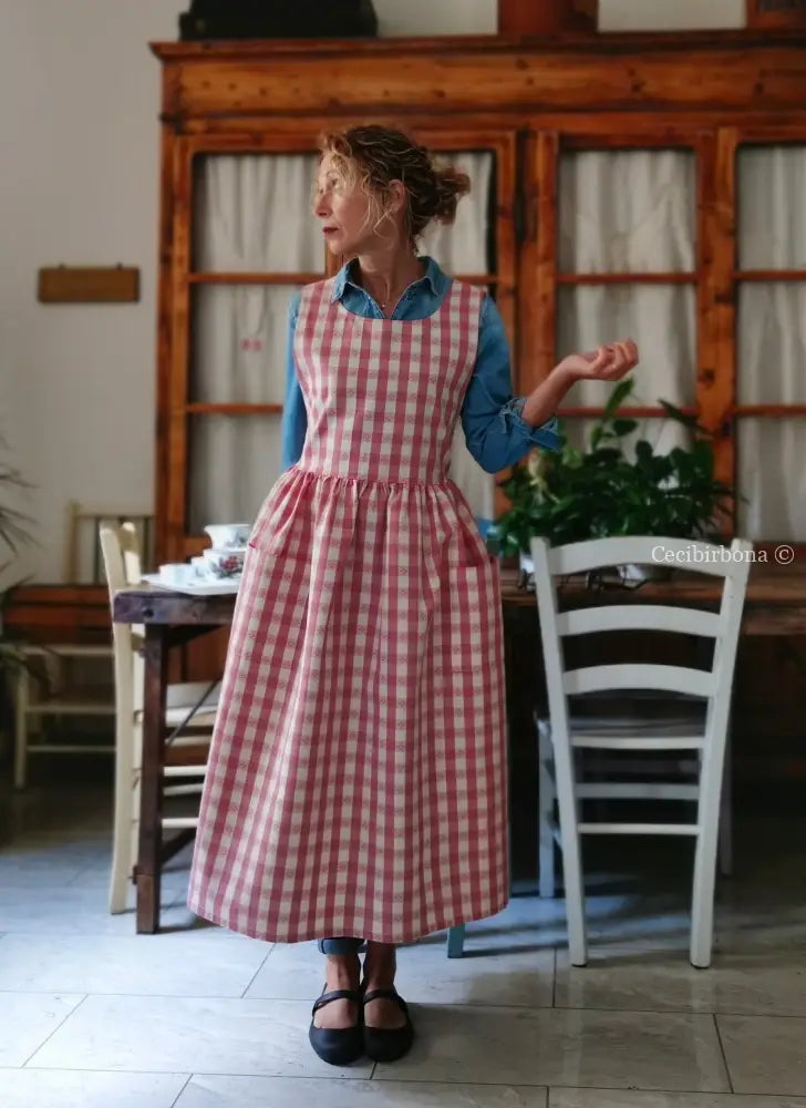 Grembiule a quadri rosa antico con fiori ricamati (Ref. 406) grembiule donna tessuti moderni