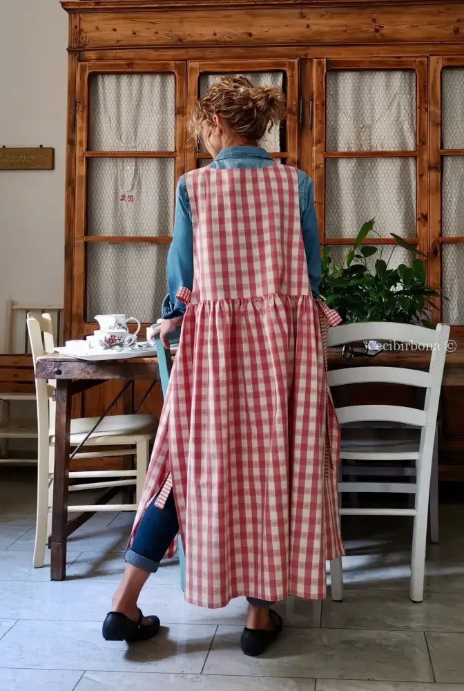 Grembiule a quadri rosa antico con fiori ricamati (Ref. 406) grembiule donna tessuti moderni