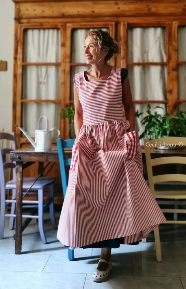 Grembiule a righe rosso ciliegia con dettagli a quadretti (Ref. 534) - grembiule donna tessuti moderni