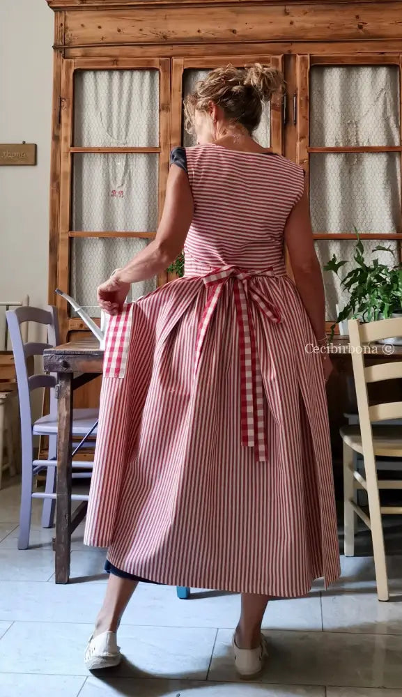 Grembiule a righe rosso ciliegia con dettagli a quadretti (Ref. 534) - grembiule donna tessuti moderni