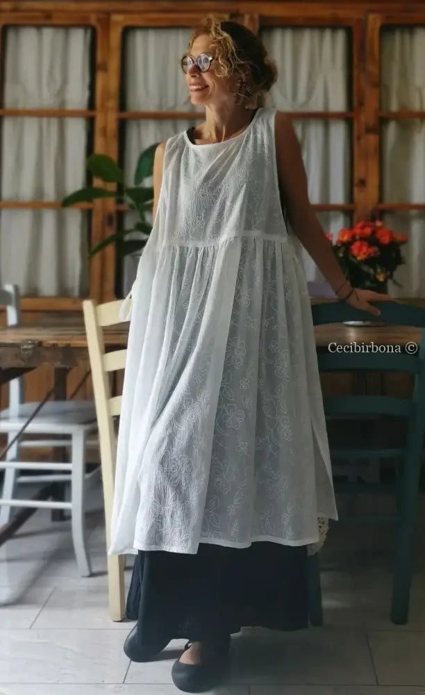 Grembiule abito in garza bianca ricamata (Ref. 30) grembiule donna tessuti moderni