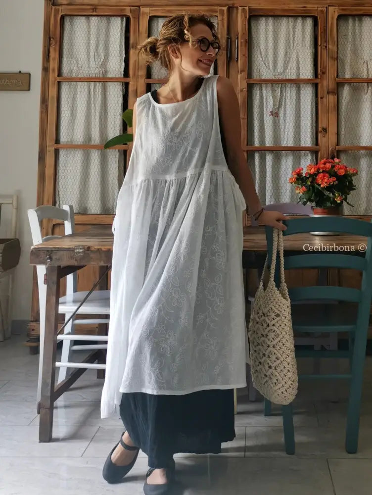 Grembiule abito in garza bianca ricamata (Ref. 30) grembiule donna tessuti moderni