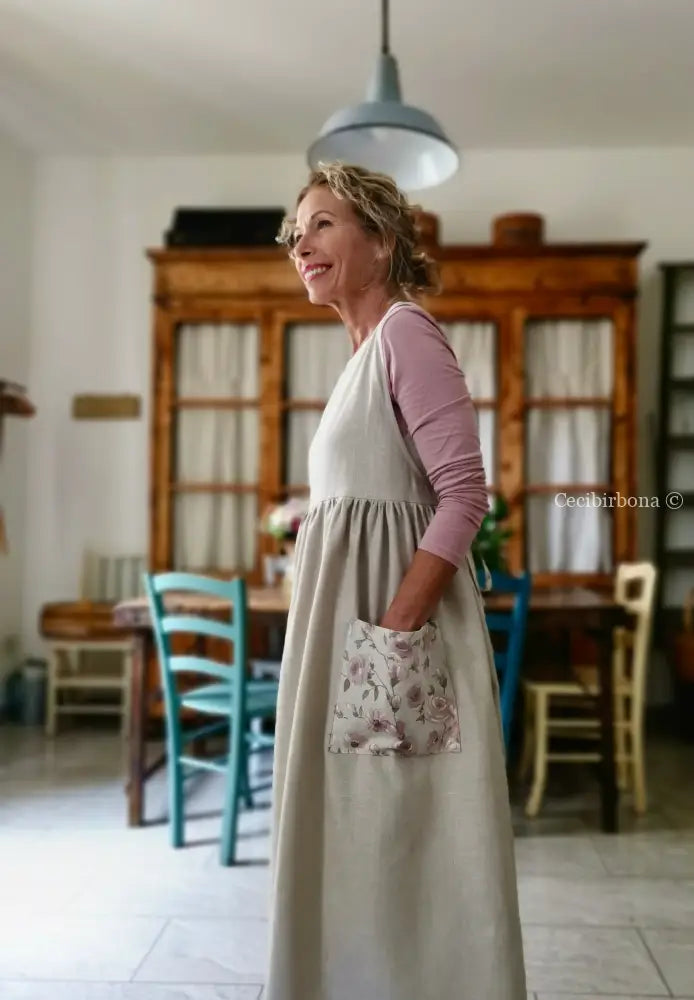 Grembiule beige con dettagli con rose (Ref. 331) grembiule donna tessuti moderni