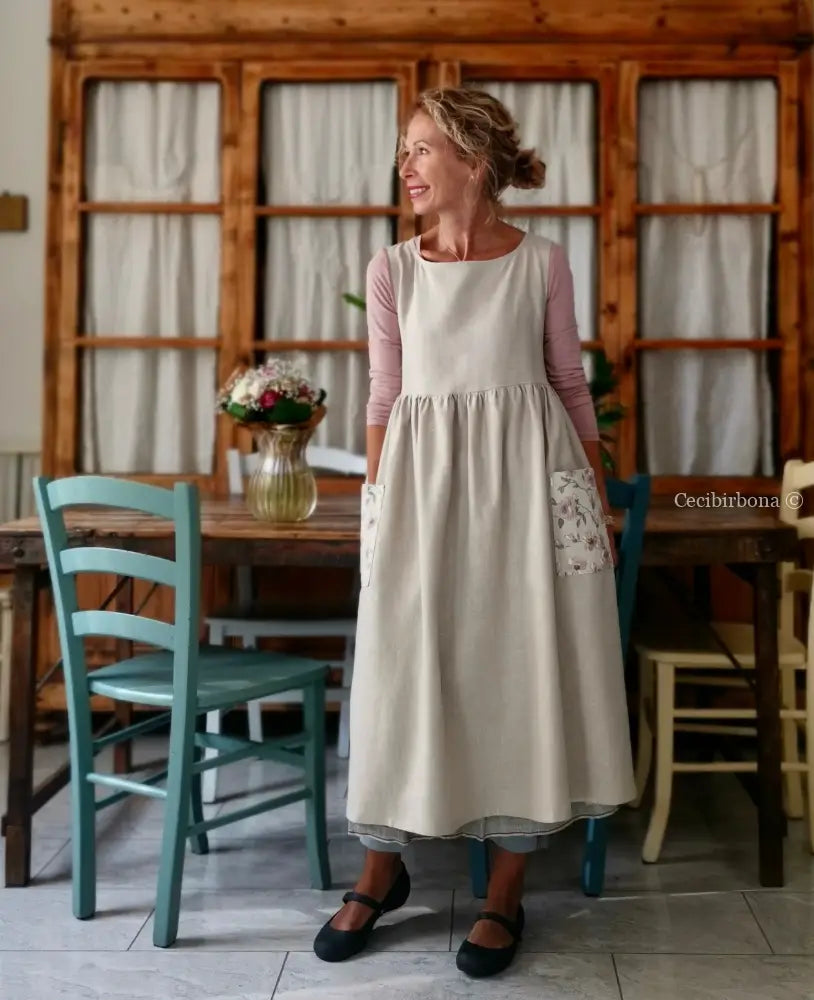 Grembiule beige con dettagli con rose (Ref. 331) grembiule donna tessuti moderni