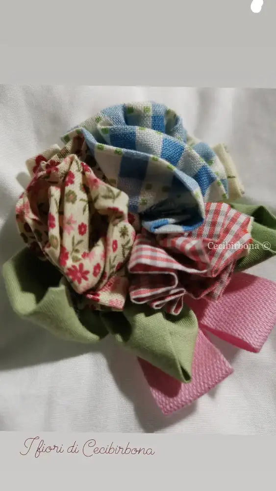 Grembiule bianco collo tondo bouquet di fiori per scuola materna ed elementare - grembiulino asilo ed elementari per