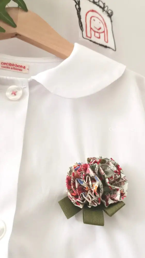 Grembiule bianco collo tondo bouquet di fiori per scuola materna ed elementare - grembiulino asilo ed elementari per