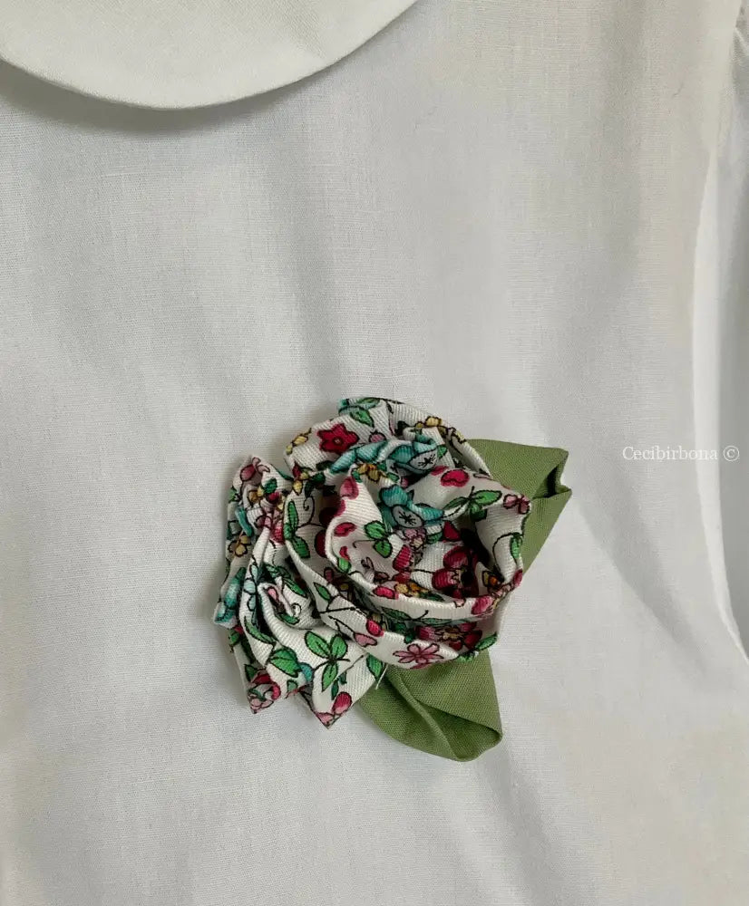 Grembiule bianco collo tondo bouquet di fiori per scuola materna ed elementare - grembiulino asilo ed elementari per