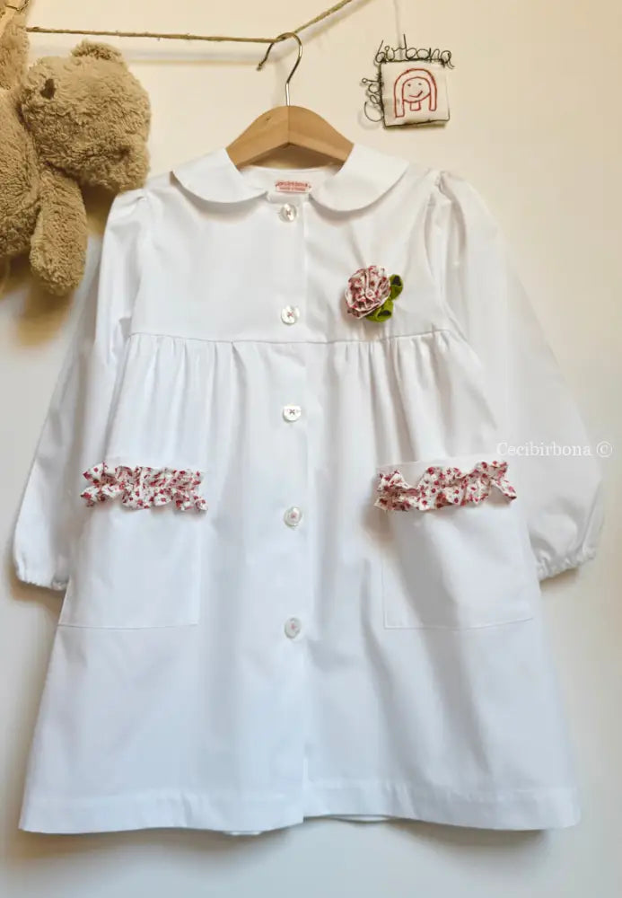 Grembiule bianco per asilo con rouches e fiore - grembiule asilo bimba