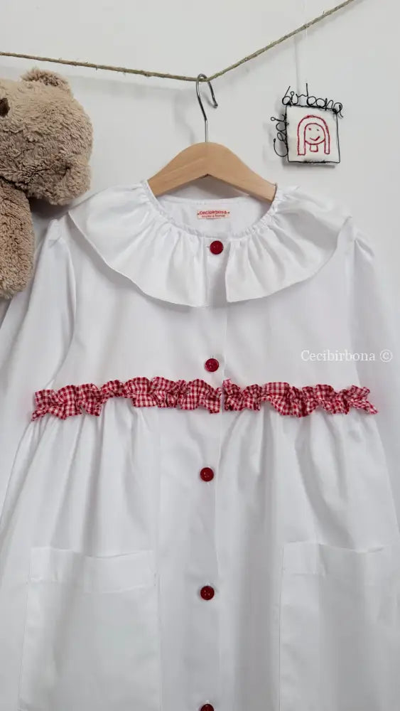 Grembiule bianco per scuola primaria con rouche a quadretti Vichy rossi e colletto Pierrot - Grembiule bimba