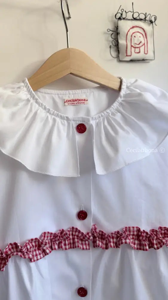 Grembiule bianco per scuola primaria con rouche a quadretti Vichy rossi e colletto Pierrot - Grembiule bimba
