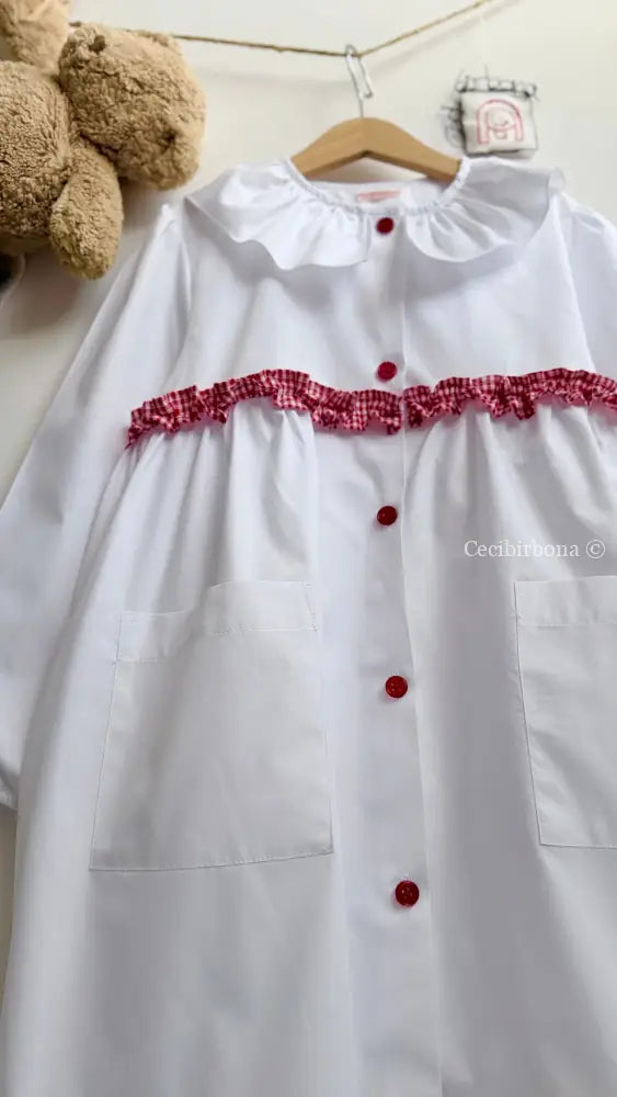 Grembiule bianco per scuola primaria con rouche a quadretti Vichy rossi e colletto Pierrot - Grembiule bimba