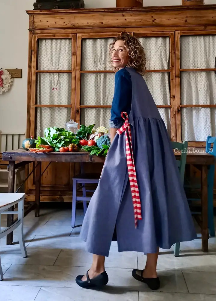 Grembiule blu marino con tasche a quadri rossi (Ref. 441) grembiule donna tessuti moderni