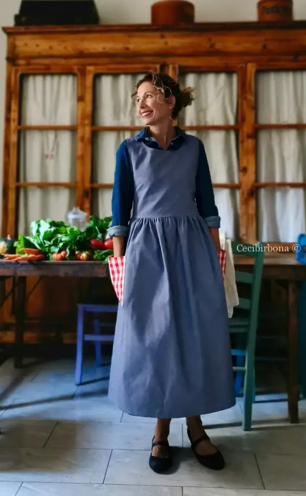 Grembiule blu marino con tasche a quadri rossi (Ref. 441) grembiule donna tessuti moderni