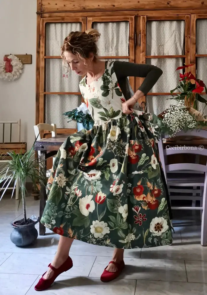 Grembiule “Botanica” in cotone patchwork crema e verde (Ref. 485) grembiule donna tessuti moderni