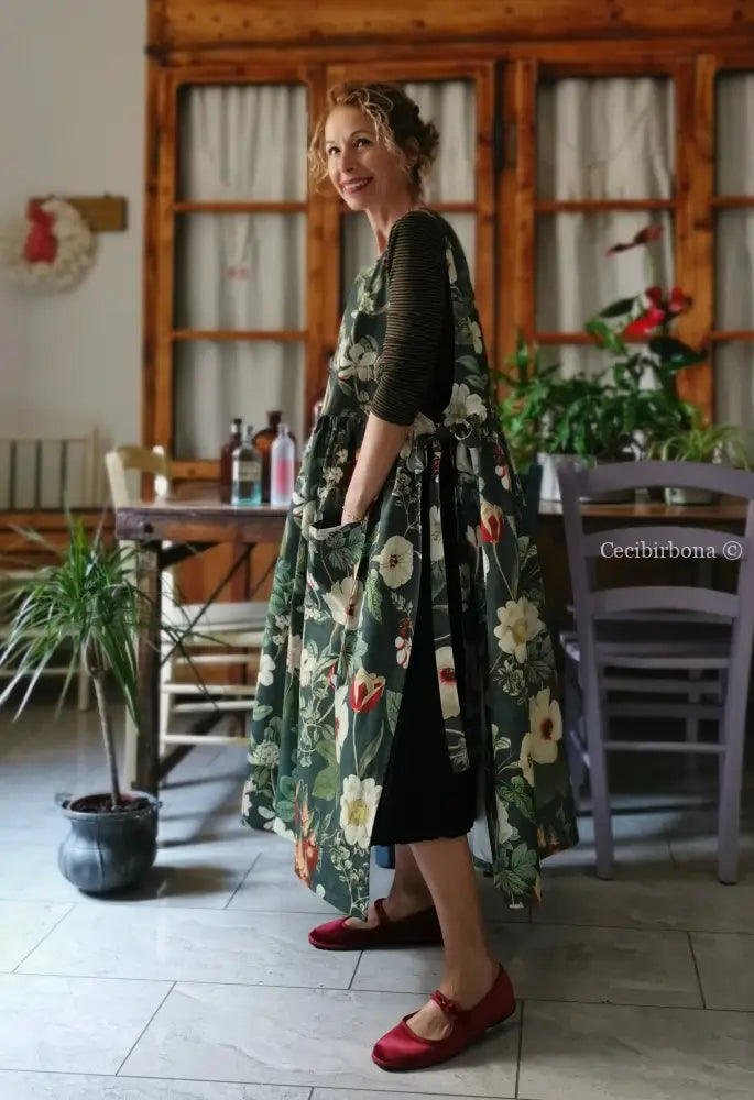 Grembiule “Botanica” in cotone verde (Ref. 502) grembiule donna tessuti moderni