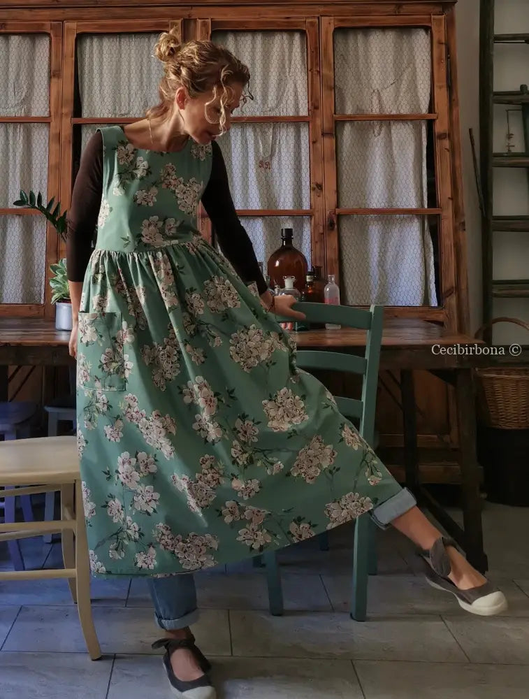Grembiule con i fiori di pesco (Ref. 85) grembiule donna tessuti moderni