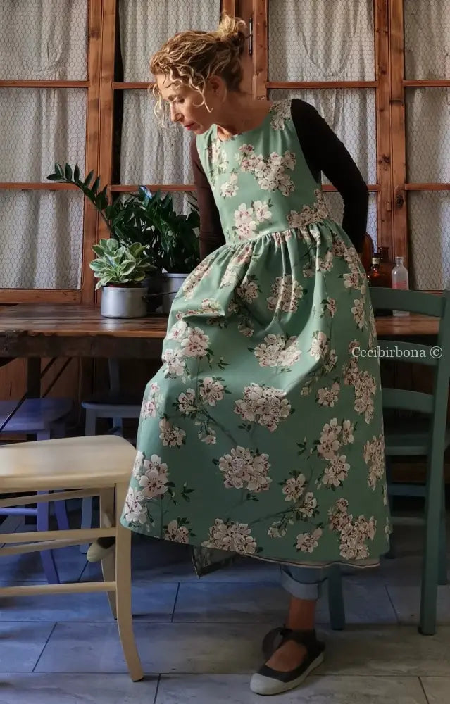 Grembiule con i fiori di pesco (Ref. 85) grembiule donna tessuti moderni