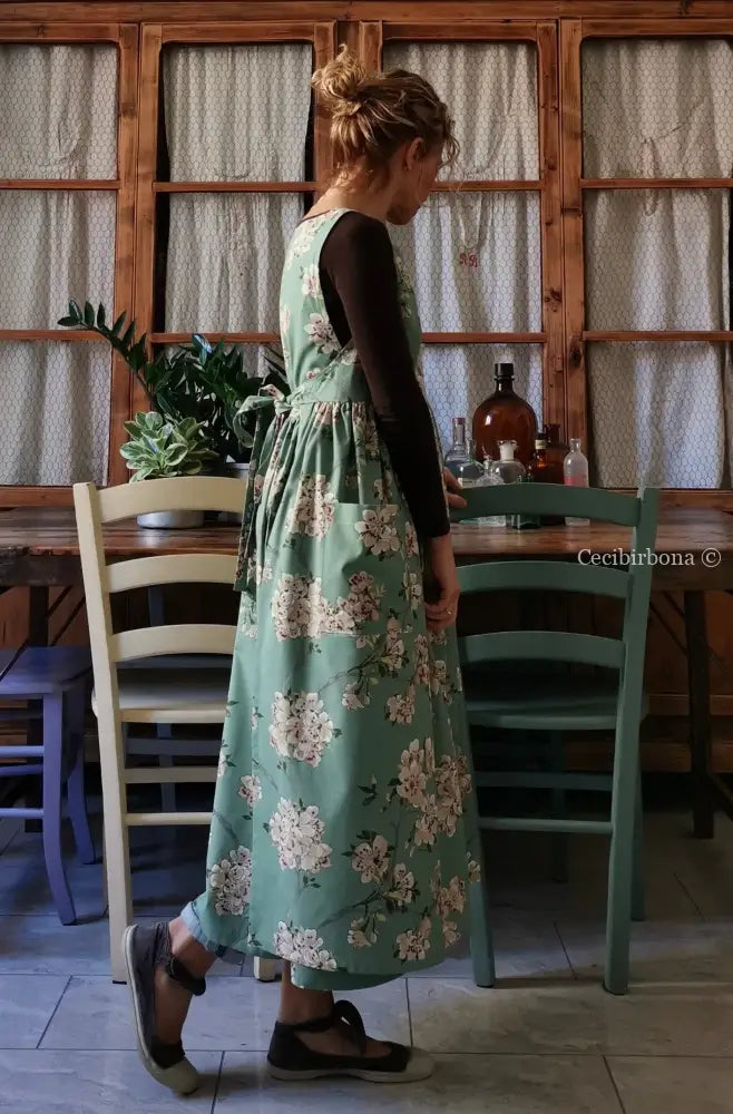 Grembiule con i fiori di pesco (Ref. 85) grembiule donna tessuti moderni