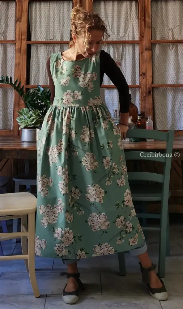 Grembiule con i fiori di pesco (Ref. 85) grembiule donna tessuti moderni