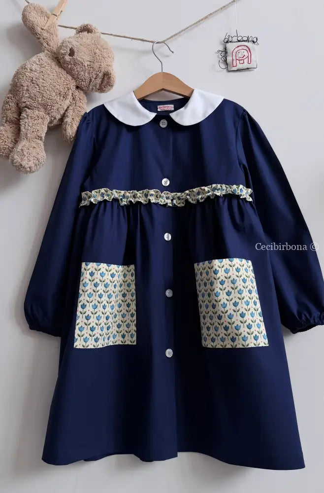 Grembiule con i tulipani azzurri e la rouche - grembiule scuola bimba