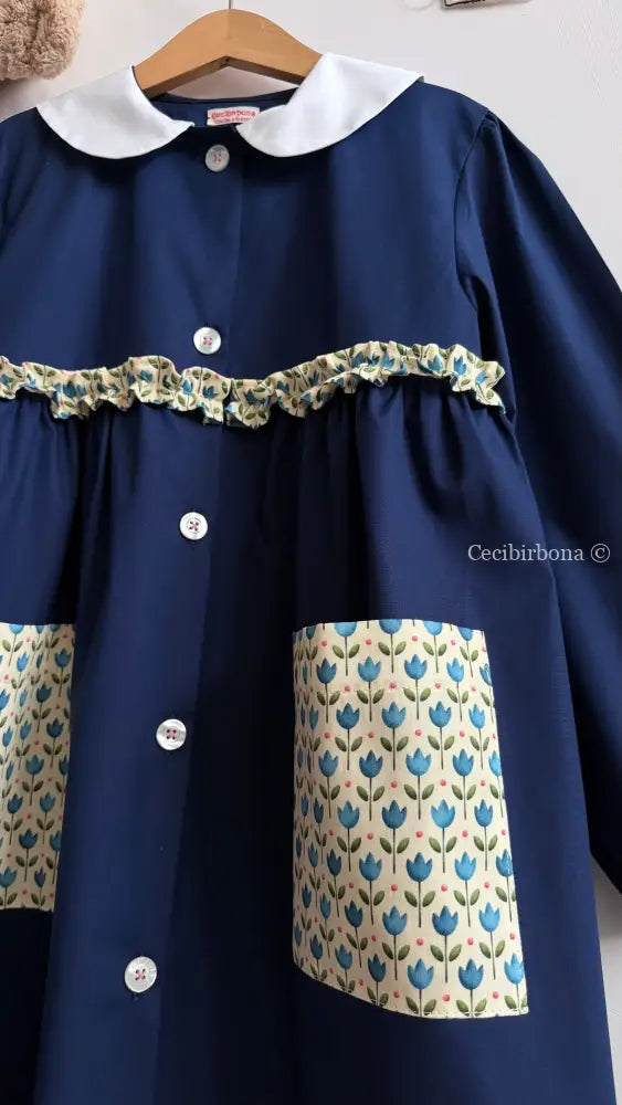 Grembiule con i tulipani azzurri e la rouche - grembiule scuola bimba